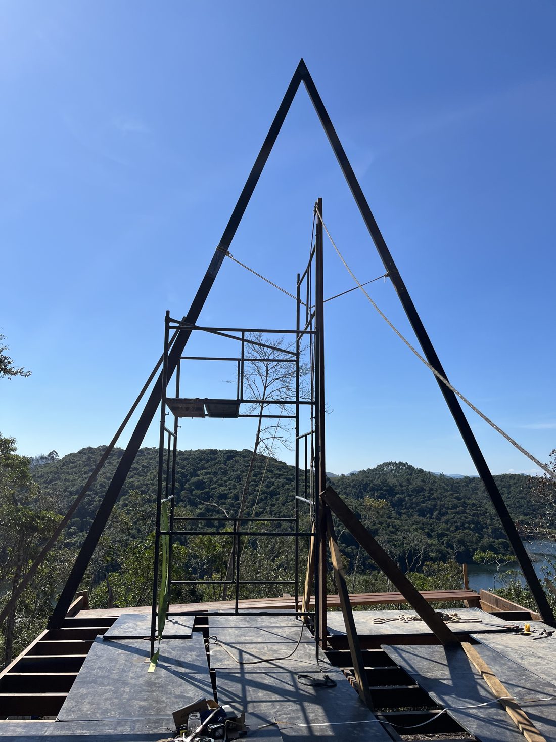 Estrutura da cabana em construção